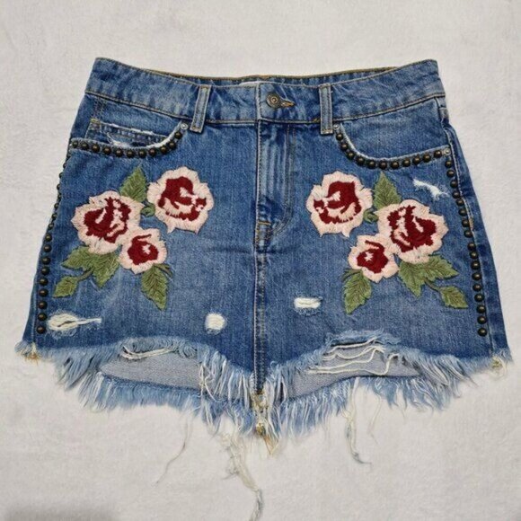 Free People Embroidered Floral Studded Raw Hem Distressed Denim Mini Skirt 26 - Picture 3 of 14